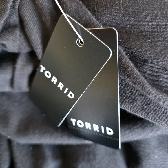 New TORRID Hello Kitty Classic Fit Crew Tee Shirt Black Cotton Poly Size 2 2X - Picture 9 of 9